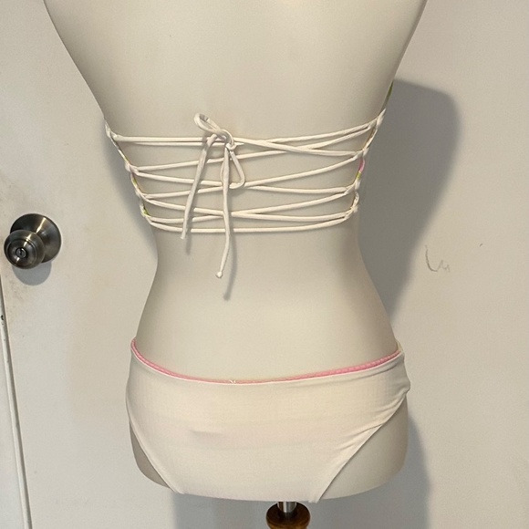 L*Space Reversible Bikini Set - Top Size L Adjustable - Bottom Size S. - Picture 5 of 12
